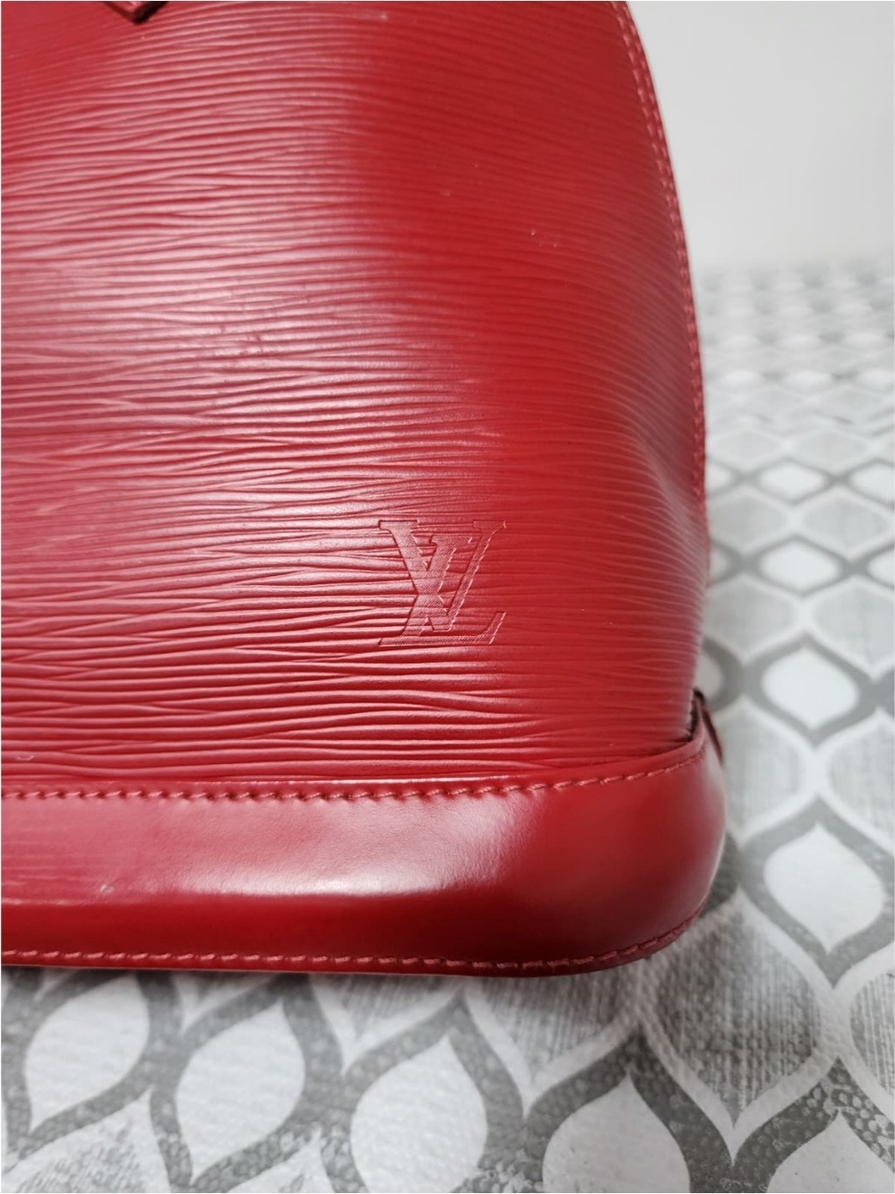 LOUIS VUITTON Epi Alma PM Bag Red - Picture 13 of 14